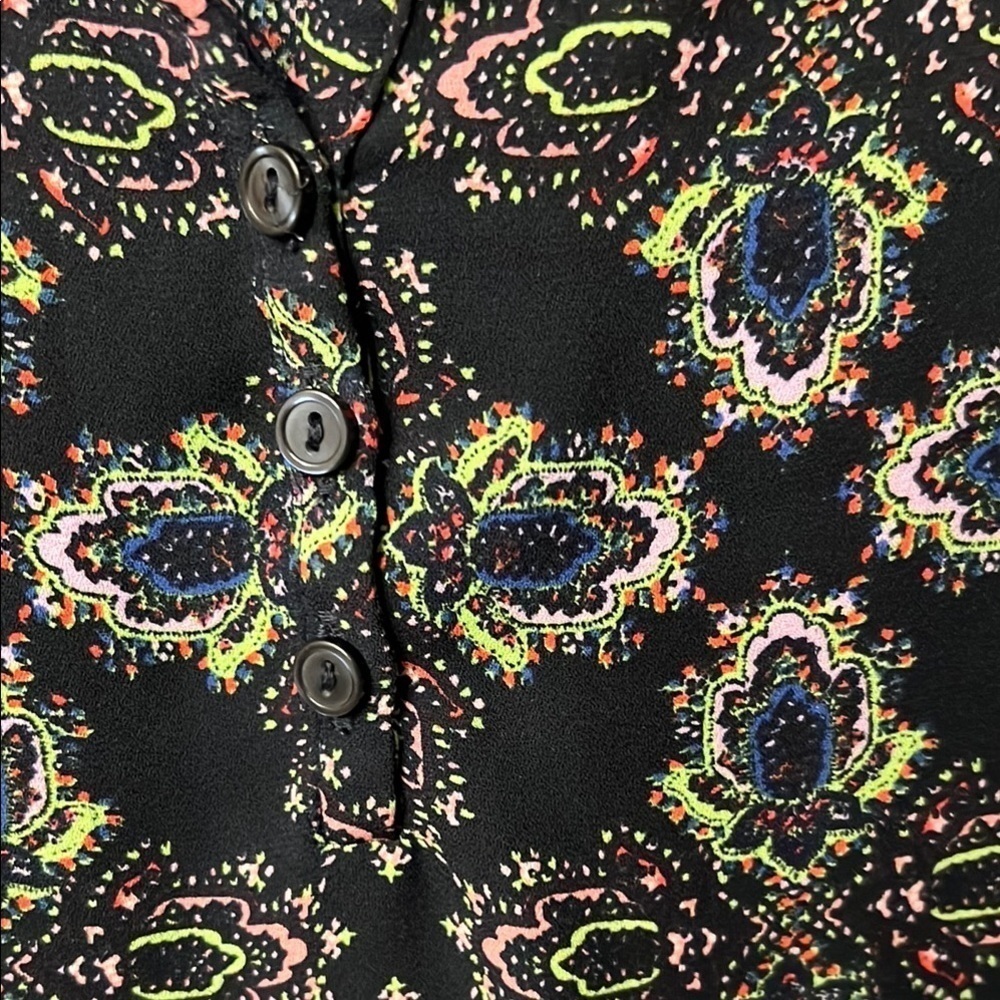 The Limited Graphic Black and Gray 3/4 Sleeve Blouse - Picture 5 of 12